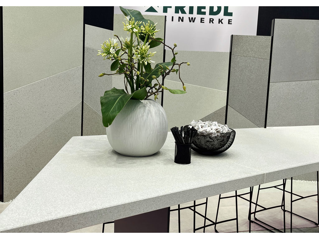 LIV Large 119,4x119,4x6 cm nebel DP30
